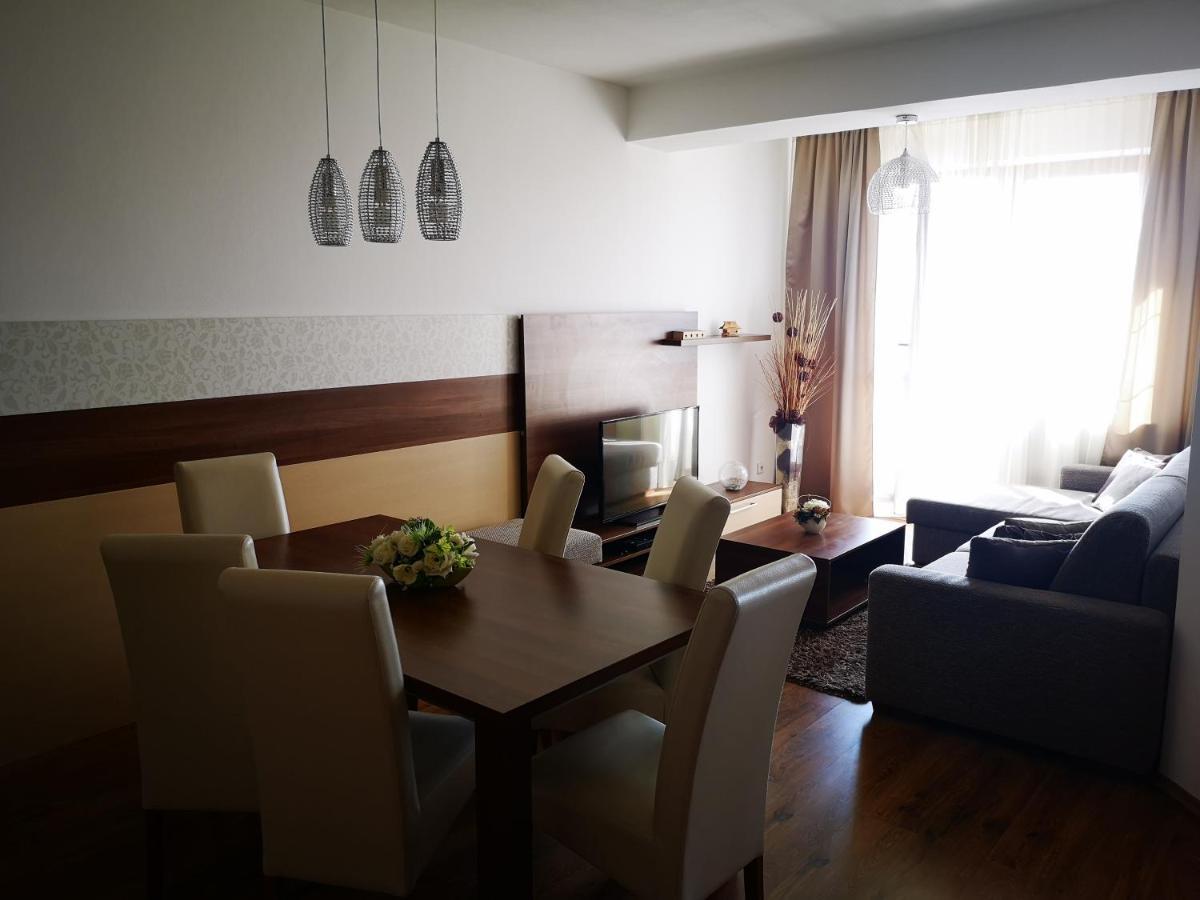 Apartman Laria Vel'ka Lomnica Exteriör bild